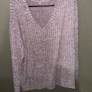 Women's V-Neck Sweater in Soft Lavender